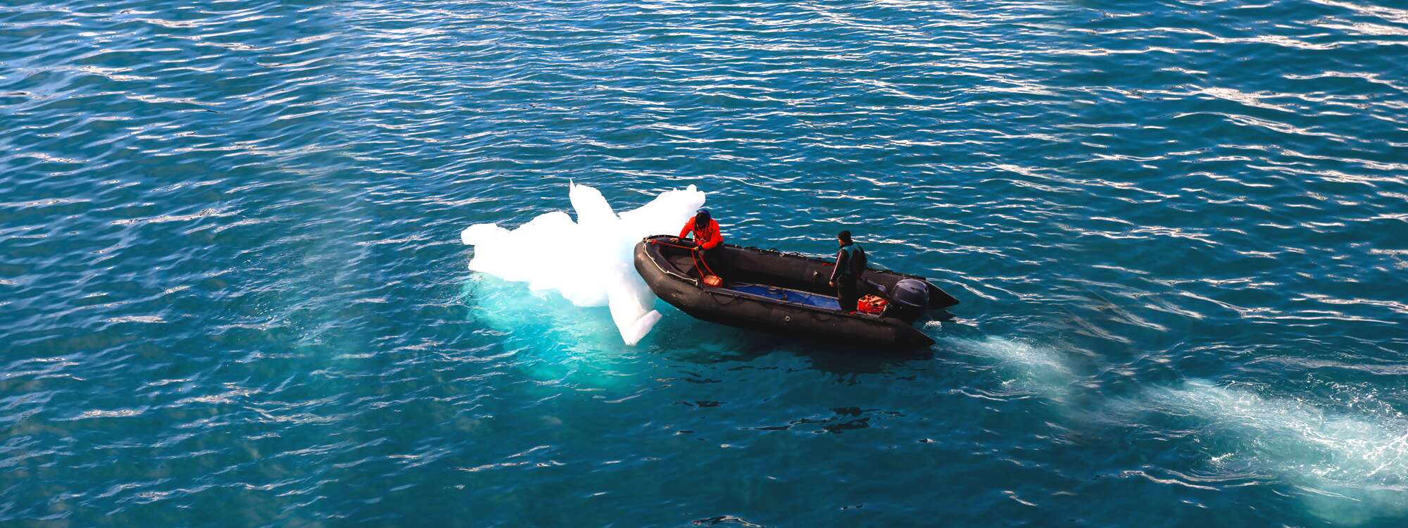 Schlauchboot in der Antarktis- Spitzbergen